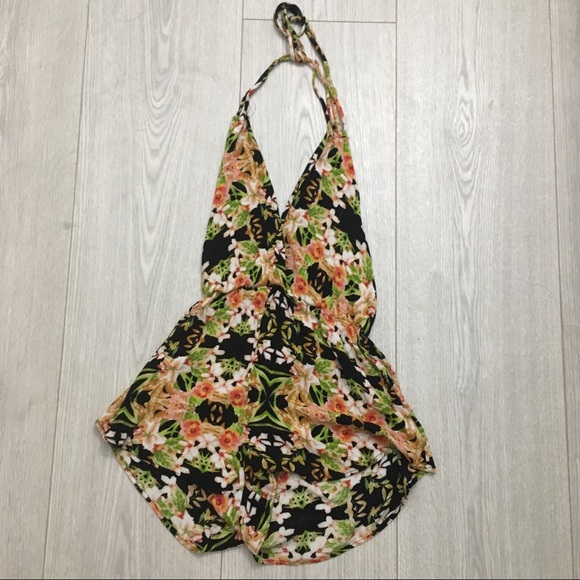 Forever21 floral romper - Picture 3 of 3